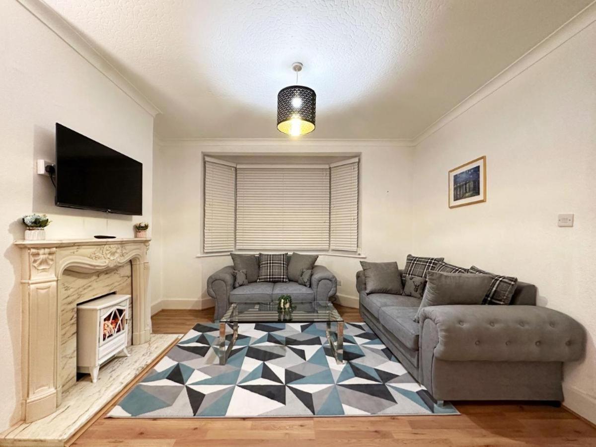 Charming 3-Bedroom Family Home London Exterior photo