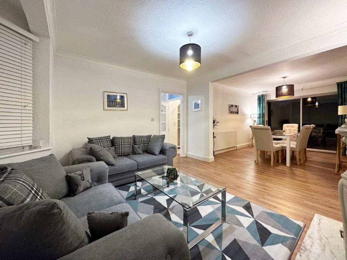 Charming 3-Bedroom Family Home London Exterior photo